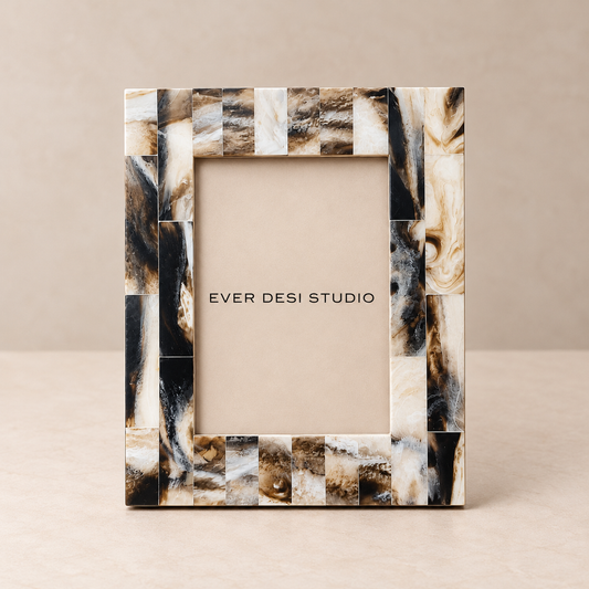 Horn-effect mosaic resin photo frame in brown and beige